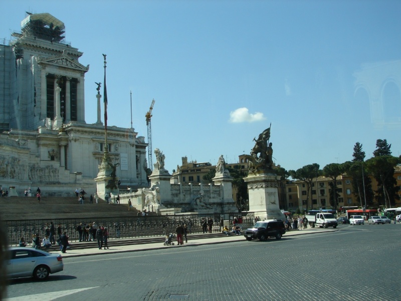 2008/03(March)/AroundTheWorld/Rome/800x600_Victor Emmanuel 2nd monument called Wedding Cake.jpg